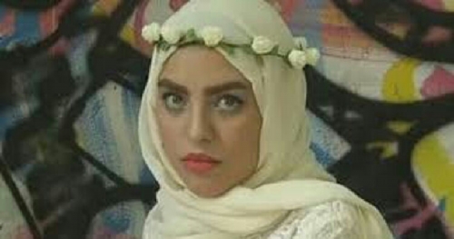 Meski di Kursi Roda, Hijaber Cantik Ini Teguh Jadi Model Fesyen Hijab