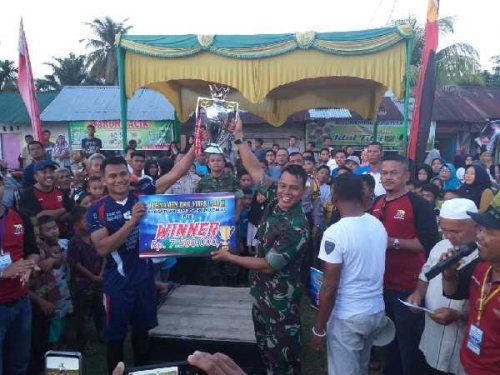 Dandim 0313/KPR Tutup Turnamen Idul Fitri Persatuan Pemuda Pulau Balai Kampar