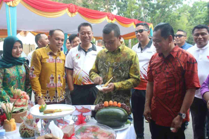 GoRiau Pj Walikota Pekanbaru Ajak Warga Banyak-banyak Makan Ikan