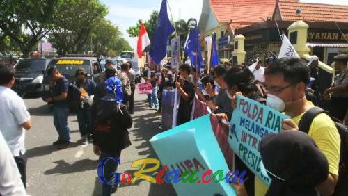 Puluhan Pengunjuk Rasa Berorasi Terkait Kasus Asap Riau, Polisi: Kalau Ada Bukti Silahkan!