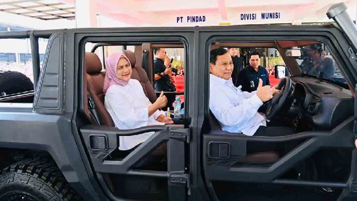 Jokowi, Erick Thohir dan Prabowo ke PT Pindad, Pakar Politik Prediksi Sinyal Duet Capres 2024?