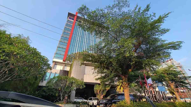 Jatuh dari Lantai Enam, Tamu Hotel Premiere Pekanbaru Selamat Usai Hantam Atap Restoran
