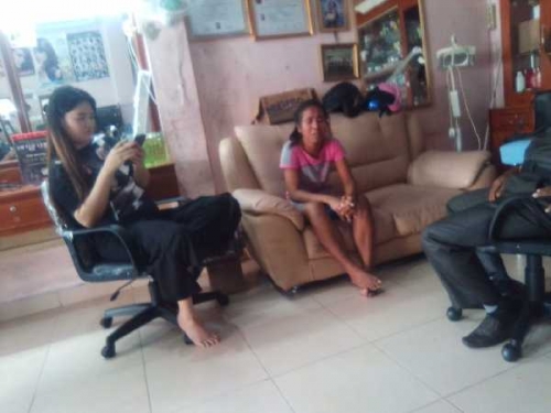 Tidak Mendapatkan Gaji Selama 6 Bulan, Akhirnya Pembantu yang Bekerja di Rohil Asal NTT Dikembalikan ke Kampung Halamannya