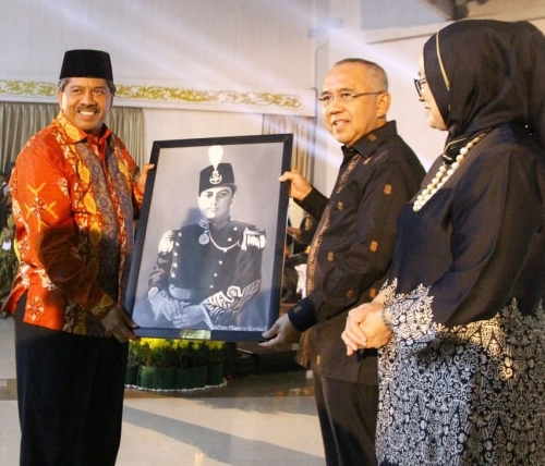 Lukisan Sultan dan Tenun Siak, Cinderahati Negeri Istana untuk Andi Rahman