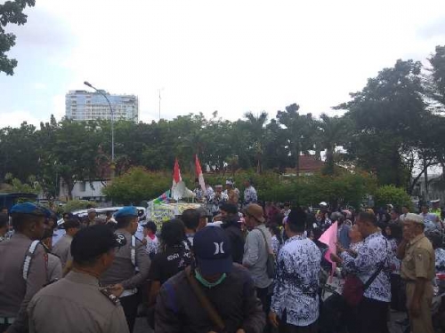 Ratusan Honorer K2 di Riau Demo Tolak Regulasi Penerimaan CPNS 2018