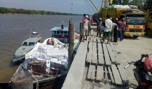 Bea Cukai Dumai Amankan 519 Baju Bekas Asal Malaysia di Perairan Rokan Hilir