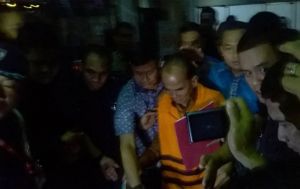 GoRiau Usai Rekonstruksi, Anak Annas Maamun Langsung Peluk Sang Ayah