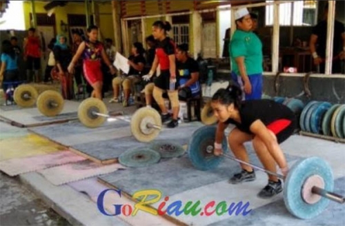PABBSI Riau Boyong 15 Atlet di Kejurnas Angkat Besi 2018 di Bandung