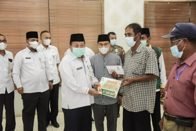 Baznas Bengkalis Salurkan Zakat kepada 125 Tukang Ojek dan Juru Parkir