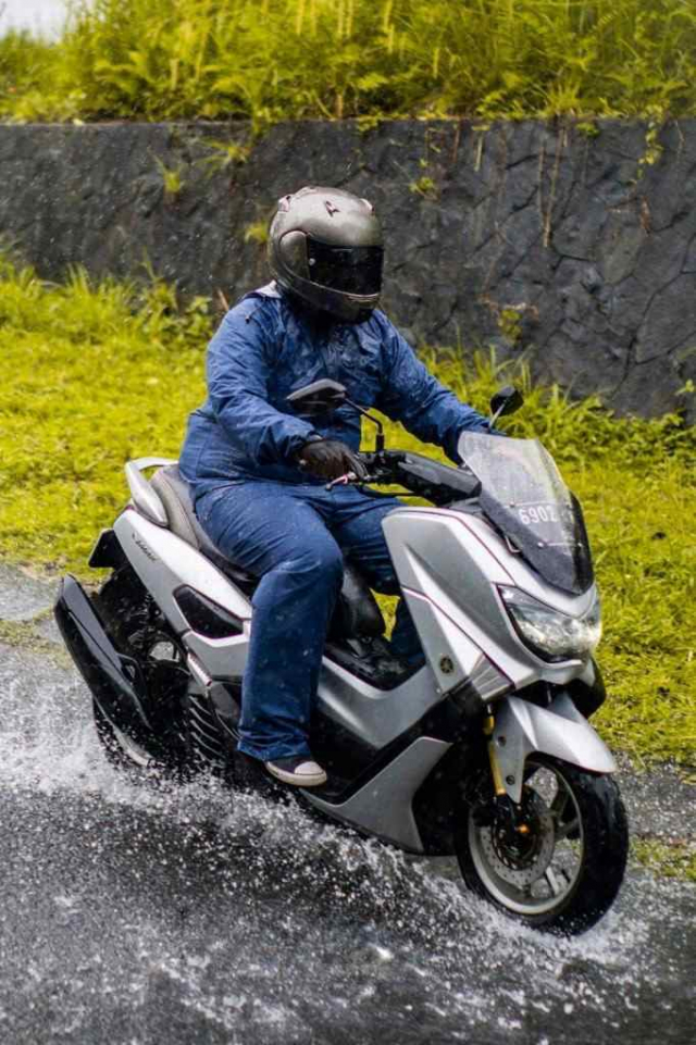 Tips Berkendara di Musim Hujan dengan Sepeda Motor Matik