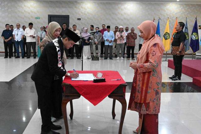 Dr Odih Rhomdani Resmi Dilantik Jadi Dekan Fakultas Kedokteran Universitas Riau Periode 2025-2029