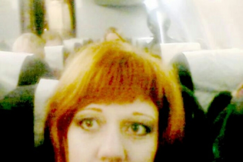 Wanita Rusia Tak Sengaja Foto Selfie dengan Alien dalam Pesawat