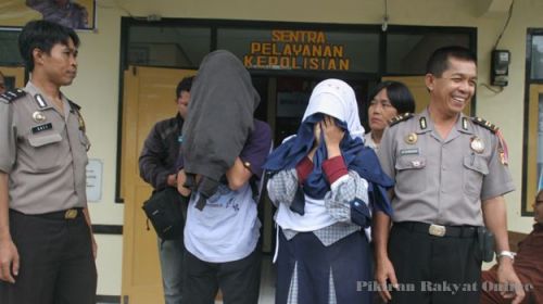 Astaga, Sepasang Pelajar SMP Mesum di Kebun Siang Hari