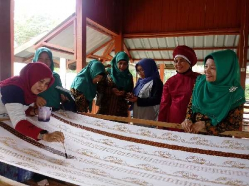 Dekranasda Kampar Belajar Batik di Rumah Batik Andalan