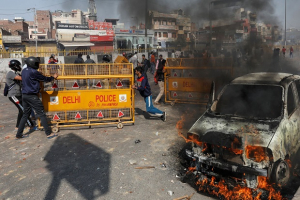 GoRiau New Delhi Rusuh, Massa Bakar Masjid, 13 Orang Tewas