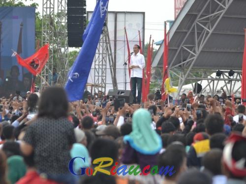 Puluhan Ribu Warga Dumai Padati Kampanye Jokowi di Lapangan Taman Bukit Gelanggang Dumai