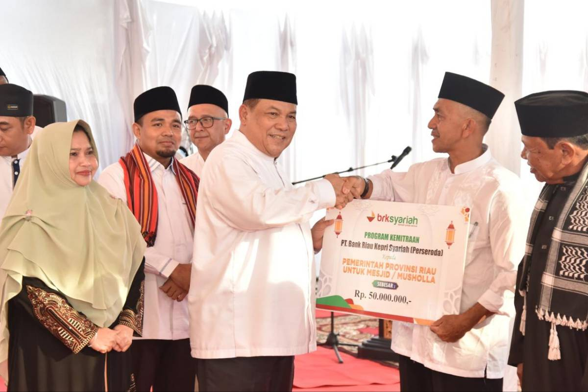 BRK Syariah dan Pemprov Riau Salurkan Bantuan CSR Untuk Pembangunan Masjid Nur Ilham Desa Semunai Bengkalis
