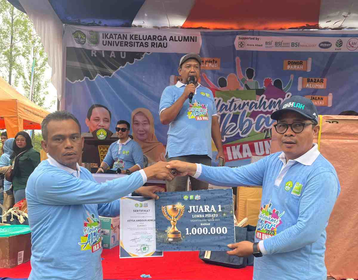 SMAN 18 Pekanbaru Raih Juara 1 Lomba Pidato IKA Universitas Riau