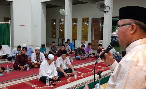 Bersafari Ramadhan ke Mushalla Nurul Farah, Rektor Titip Mahasiswa UIR