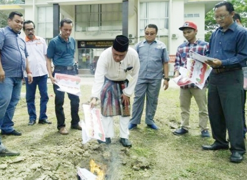 H-1 Pemilihan Gubernur Riau, KPU Siak Musnahkan Surat Suara yang Rusak