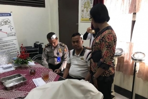 GoRiau Polisi Berpangkat Kombes Pukul Kepala 7 Anak Buah Pakai Helm Hanya Gara-gara Mobilnya Terhalang Masuk Markas