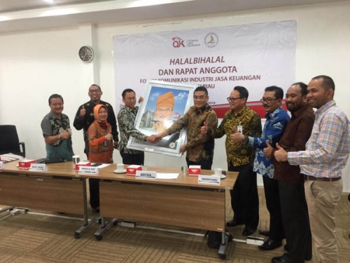 Ketua Umum FKIJK Riau Diserahterimakan dari Irvandi Gustari kepada Wahyu Sulistiyonoleh
