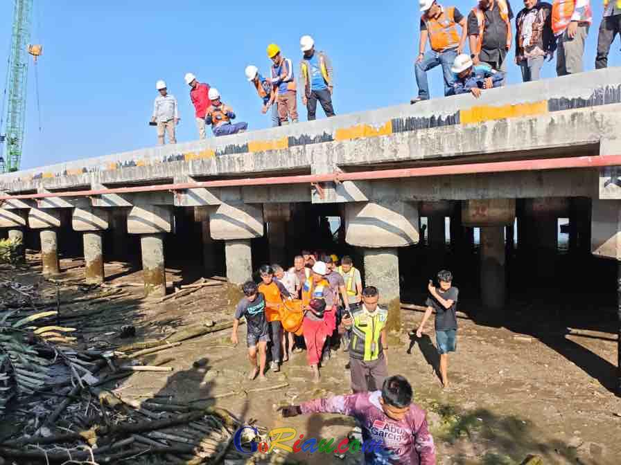 Pekerja TPK Perawang Jatuh ke Sungai Ditemukan Tim SAR dalam Kondisi Meninggal