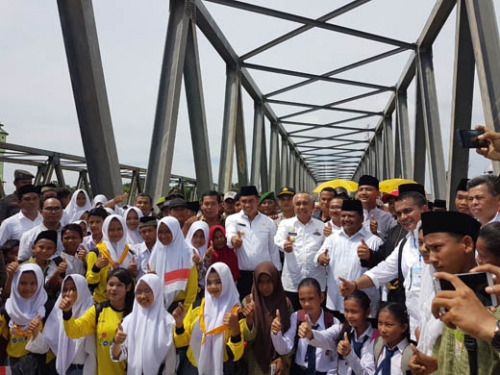 Gubri Wujudkan Mimpi Masyarakat Kunto Darussalam Punya Jembatan Permanen