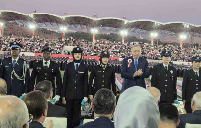 GoRiau Dua Polwan Riau Lulusan Terbaik Akademi Polisi Turki Dilantik Presiden Erdogan