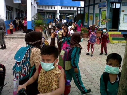 Ini Jawaban Polda Riau Terkait Insiden Tembakan Gas Air Mata oleh Aparat Polres Rohul di SD 001