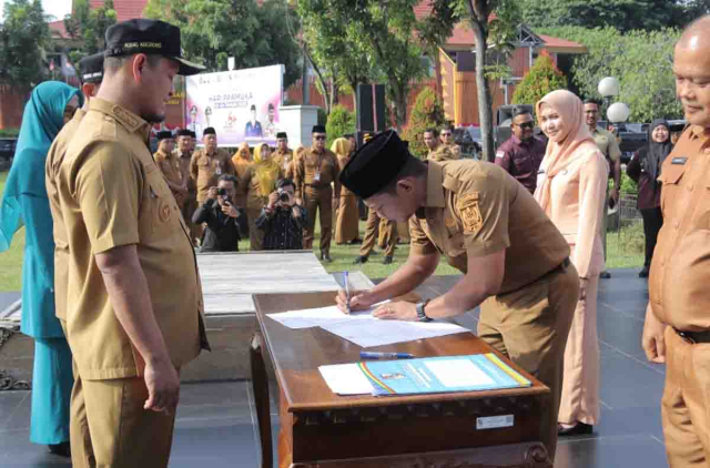 Wali Kota Pekanbaru: Jangan Lagi Ada Keluhan Warga, Pelayanan Harus Profesional