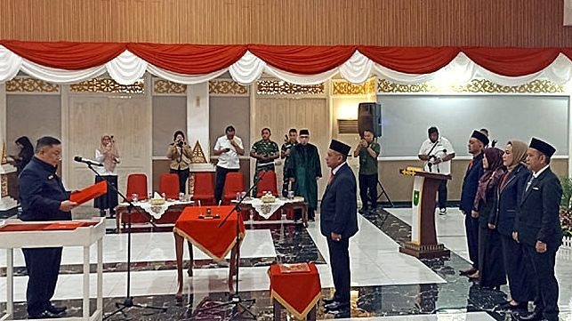 Dilantik SF Hariyanto, 5 Komisioner KI Riau Diminta Jaga Integritas
