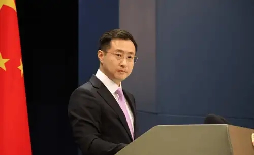 Abaikan Ancaman Sanksi AS, Beijing Pastikan Tetap Jalin Kemitraan Dagang dengan Iran