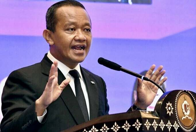 Menteri ESDM Bahlil Tawarkan 7 PLTS ke IPP, Danantara Siap Ambil Alih Jika Batal