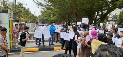 Tolak RUU KPK dan RKUHP, Aliansi Masyarakat Sipil Riau Unjuk Rasa di DPRD Riau