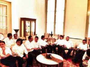 GoRiau Foto Para Menteri Kabinet Jokowi Sedang Duduk di Istana Beredar di Sosmed