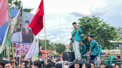 Demo di Kantor Gubernur Riau, BEM Umri Tuntut Keterlibatan Mahasiswa Pulihkan Lahan Terbakar