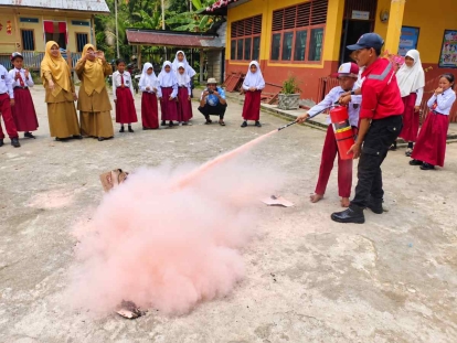 GCN Latih Guru SDN 02 Kudap Kepulauan Meranti Gunakan APAR, Antisipasi Risiko Kebakaran