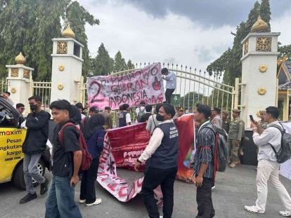 KAMMI Riau Geruduk Kantor Gubernur, Tuntut Bencana Nasional Karhutla dan Transparansi DBH Migas