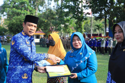 GoRiau Di Hari Ibu, Pj Wali Kota Pekanbaru Beri Penghargaan kepada 3 Perempuan Tangguh