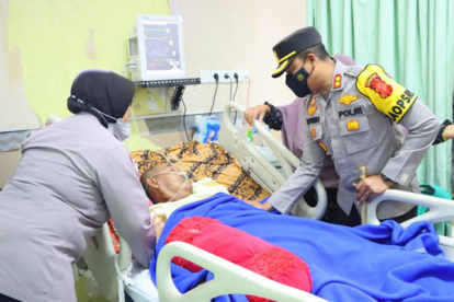 GoRiau Kapolres Inhu Beri Semangat Purnawirawan yang Sakit
