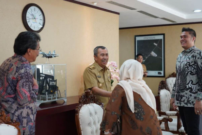 GoRiau Gubernur Riau Syamsuar Terima Audiensi Forum CSR