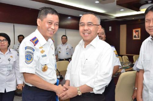 Plt Gubernur Riau dan 4 Gubernur Lainnya Teken MoU Kereta Api dengan Menteri Perhubungan