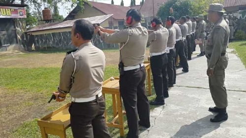 Polantas di Riau Kini Dibekali Skil Menembak untuk Antisipasi Penjahat Jalanan