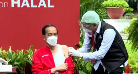 Disuntik Vaksin Sinovac Dosis Kedua, Jokowi: Seperti 2 Minggu Lalu, Tidak Terasa