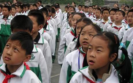 Bahaya! Seragam Sekolah Mengandung Bahan Beracun