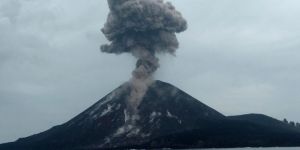 GoRiau Riau Kirim Asap ke Sumbar, Letusan Marapi Sulit Dipantau