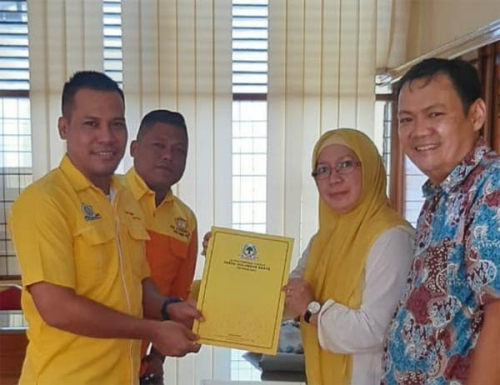 Diwakilkan Tim, Syamsuar Jadi Orang Pertama dan Satu-satunya yang Ambil Formulir Pendaftaran di Hari Pertama Penjaringan Calon Ketua Golkar Riau