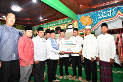 Masjid Al Fatah Kuansing Terima Dana CSR, Asisten I Pemprov Riau Ajak Menabung di BRK Syariah