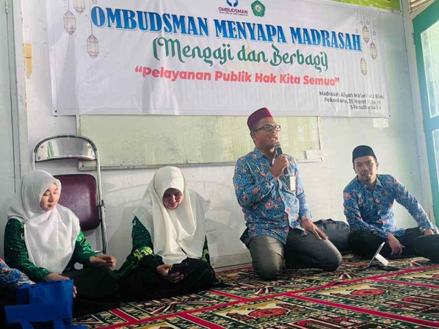 Ombudsman Sosialisasikan Pelayanan Publik di Madrasah Aliyah Ma’arif NU Riau